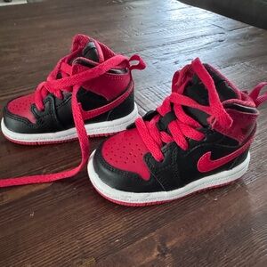 Nike toddler air jordans Black and Red High-Top Sneakers
